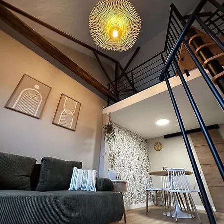 L'arbre De Soie Futuroscope Acacia * Vouillé