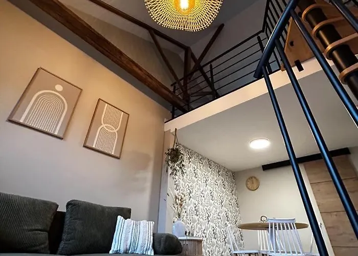 L'arbre De Soie Futuroscope Acacia * Vouillé